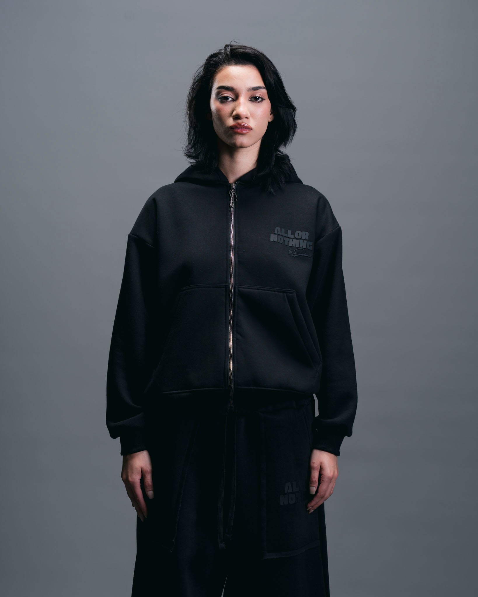 AON Zipper in black