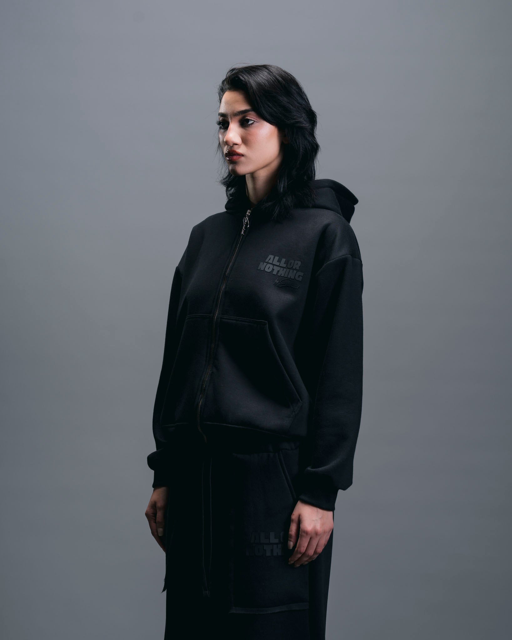 AON Zipper in black